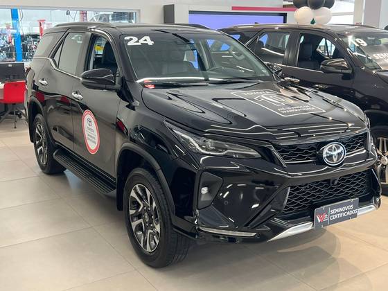 TOYOTA HILUX SW4 2.8 D-4D TURBO DIESEL SRX PLATINUM 7L 4X4 AUTOMÁTICO